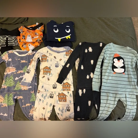 24m/2T Halloween and Christmas holiday bundle - Picture 3 of 5